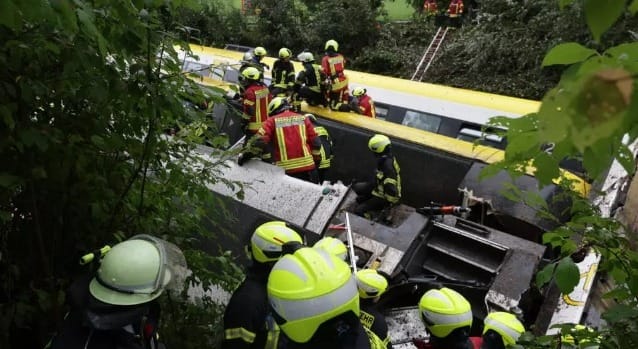 Tren descarrilado en Alemania dejó al menos tres muertos y varios heridos