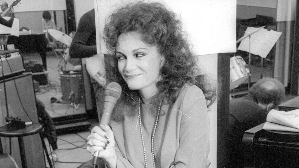 Falleció Connie Francis, interprete de la famosa canción del trend de TikTok “Pretty Little Baby”