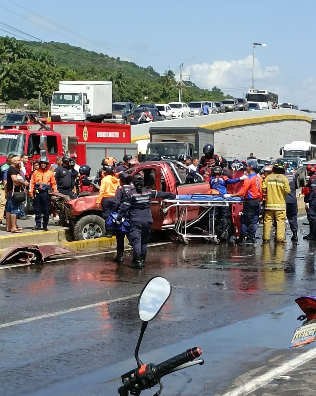 Accidente de tránsito en la Vía Alterna de Barcelona dejó un muerto y cuatro heridos