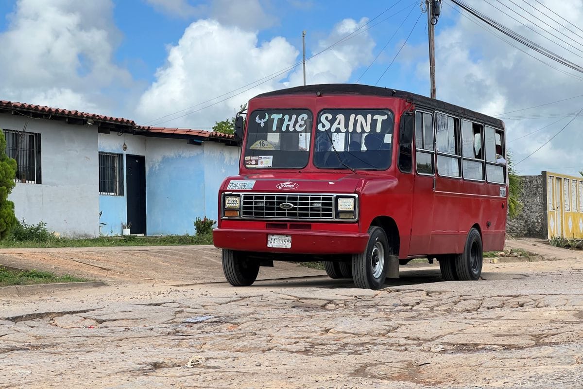 MONAGAS | Huecos en las vías del Complejo Paramaconi afectan a transportistas y vecinos