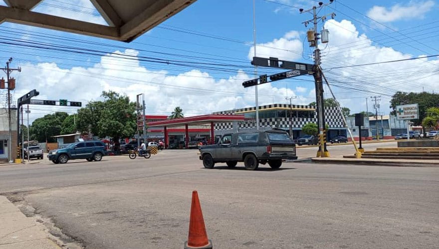 ANZOÁTEGUI | Conductores denunciaron fallas en los semáforos de la Av. Fernández Padilla de Guanipa
