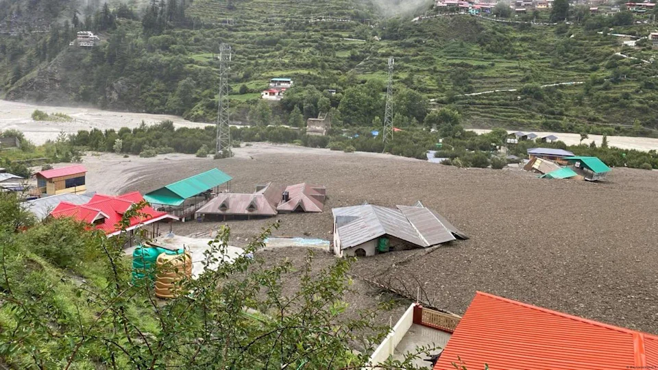 Una avalancha de lodo dejó cuatro muertos y más de 100 desaparecidos en India