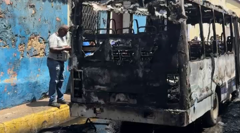 Joven que resultó herida en incendio de un bus en Barcelona falleció por falla multiorgánica