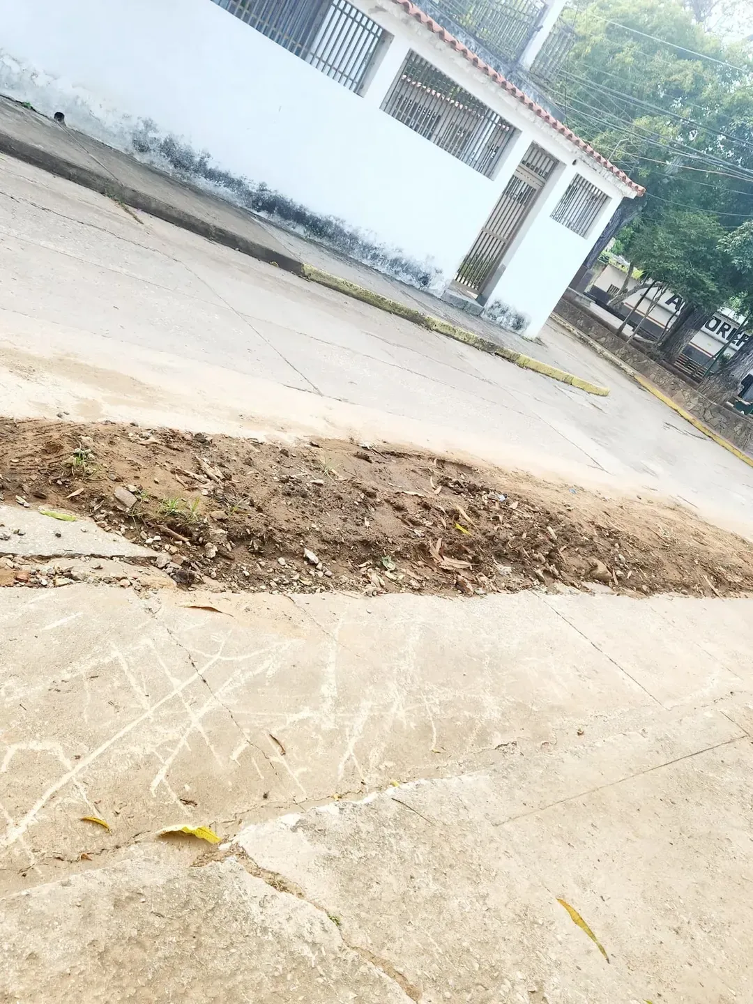 NUEVA ESPARTA | Vecinos de La Asunción exigieron culminación de trabajos en la vialidad