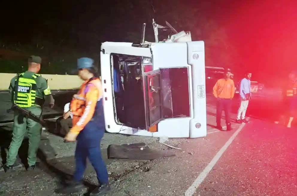 Vuelco de autobús dejó al menos 23 heridos en Portuguesa