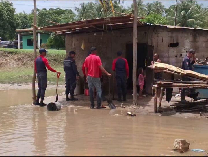 SUCRE | Fuertes lluvias provocaron anegaciones en varias viviendas de Yaguaraparo