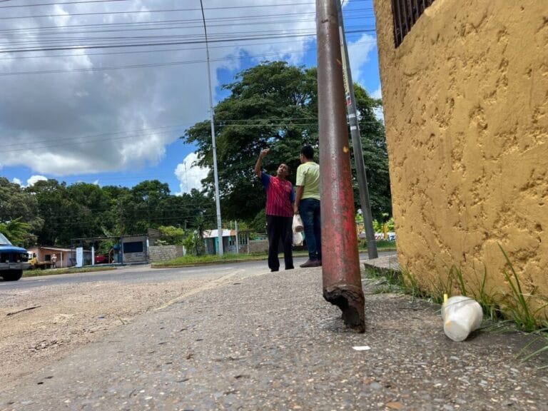 MONAGAS | Residentes del sector Los Cortijos exigieron supervisión de postes