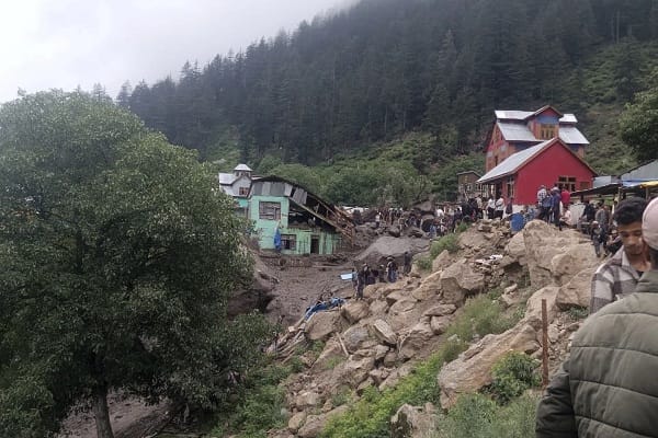 Al menos 34 muertos y 200 desaparecidos dejaron las fuertes lluvias e inundaciones en India