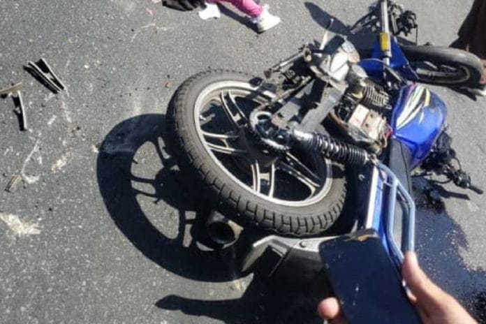 Mujer en moto falleció tras ser arrollada por un autobús en Caracas