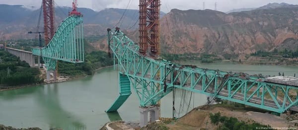 Doce muertos y cuatro desaparecidos tras el colapso de un puente en China