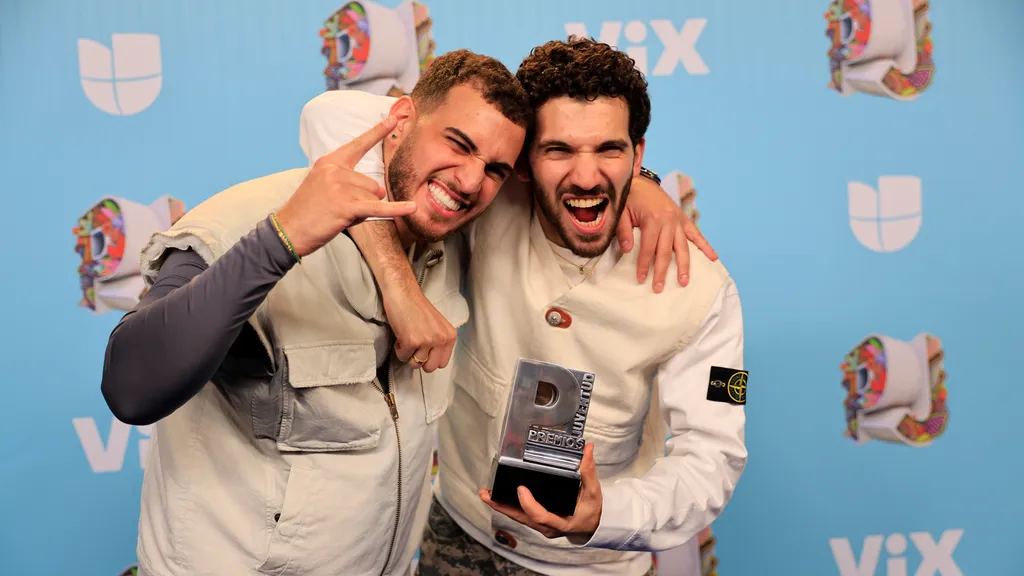Alleh y Yorghaki conquistaron la categoría «Tropical Mix» en los Premios Juventud