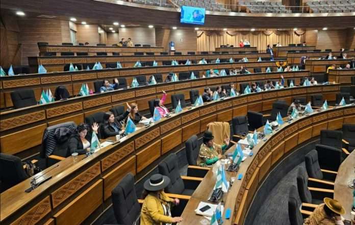 Bolivia prohibió el matrimonio y unión libre de menores de edad