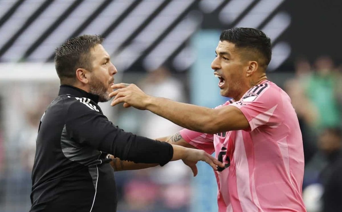 Polémica: Luis Suárez escupió a un hombre durante partido de fútbol en EE.UU.