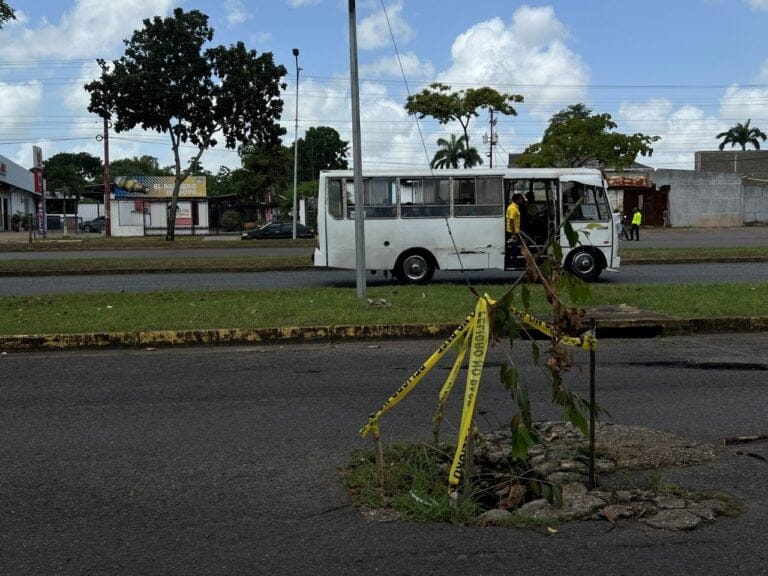 MONAGAS | Conductores de Maturín denunciaron enorme hueco en la avenida Raúl Leoni