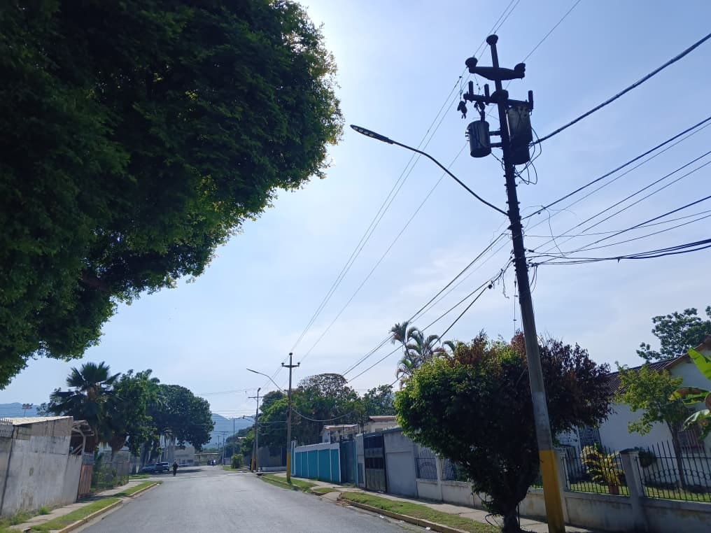 ANZOÁTEGUI | Habitantes de la de la Urb. Gulf denunciaron llevar 18 días sin energía 220v