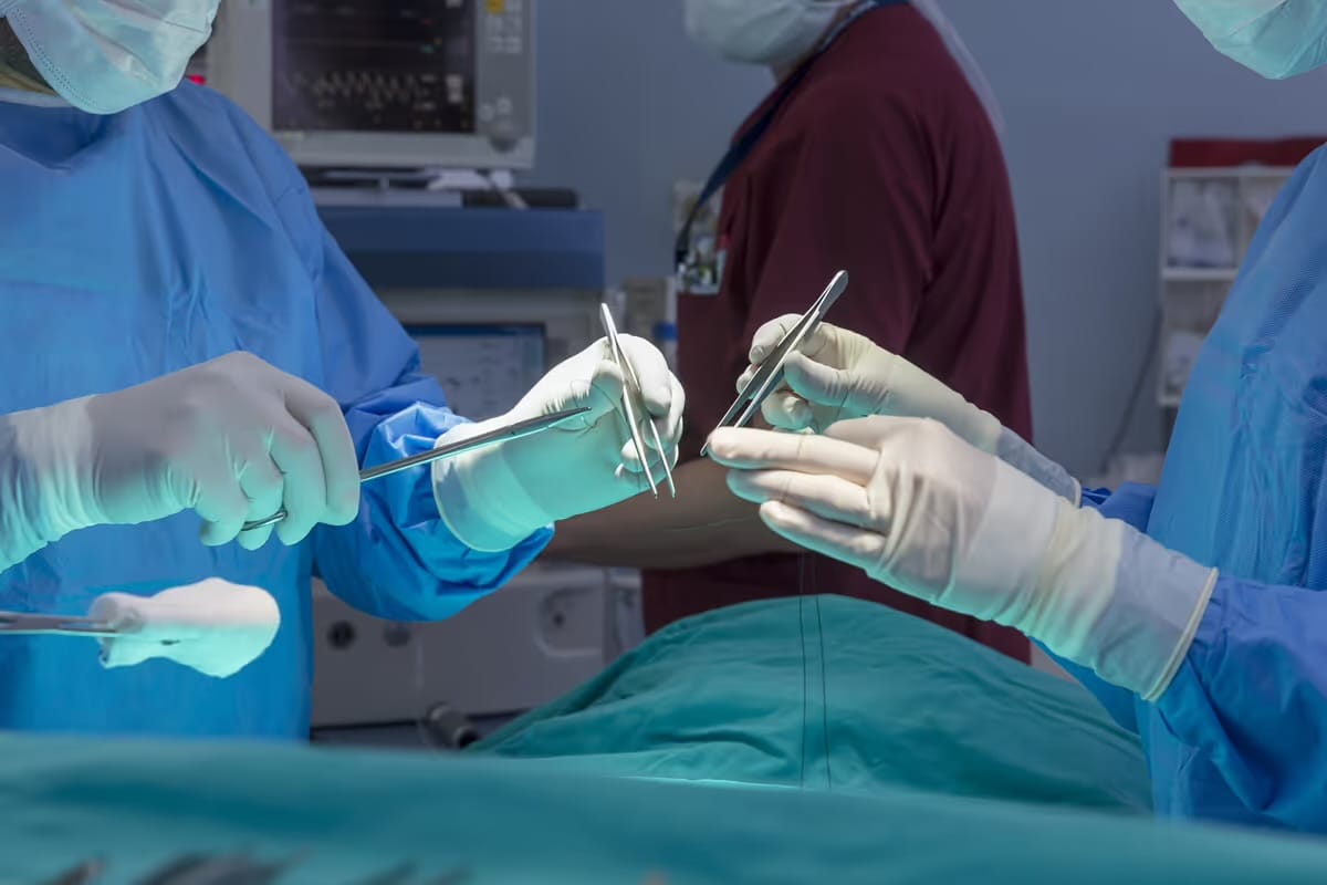 Detenido hombre que se hacía pasar por cirujano para estafar en Caracas