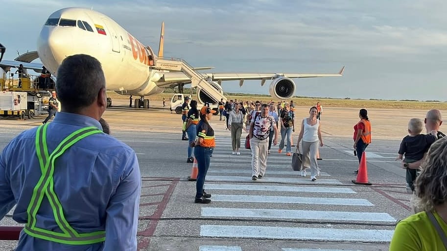 NUEVA ESPARTA | Llegó a Margarita el tercer vuelo operado por Venetur y Conviasa con 100 rusos
