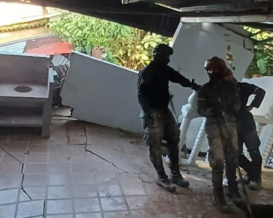 Cuatro heridos y un muerto tras colapso de una vivienda de tres niveles en Caracas