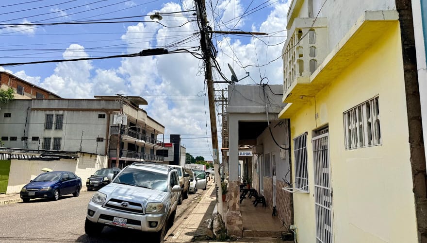 ANZOÁTEGUI | Residentes de Segunda Carrera Norte de El Tigre solicitaron reparación de un poste