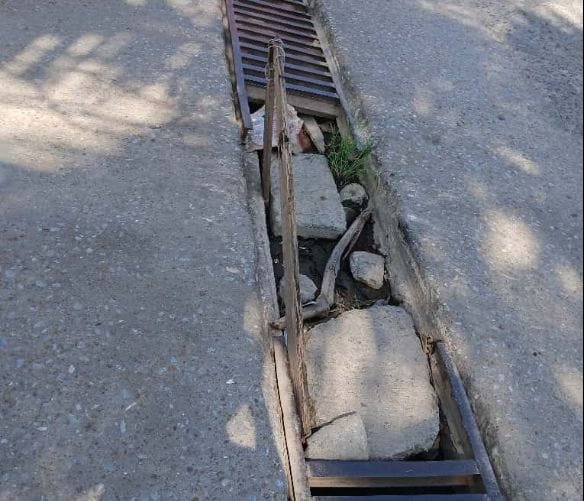 ANZOÁTEGUI | Habitantes de Colinas del Neverí denunciaron mal estado del alcantarillado