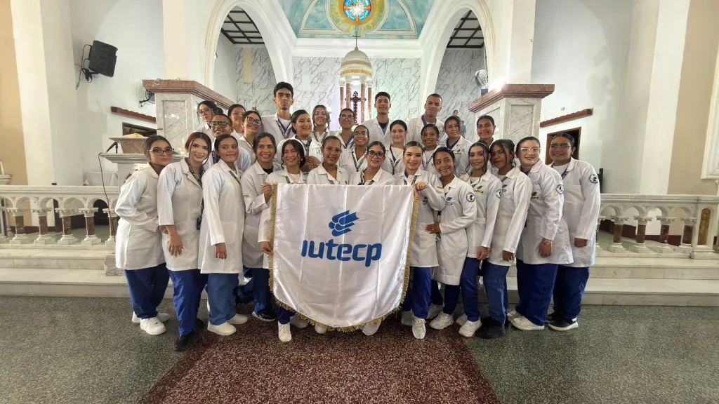 ANZOÁTEGUI | Iutecp Puerto La Cruz celebró ceremonia de imposición de batas a futuros enfermeros