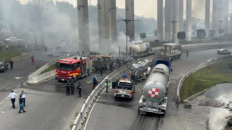 Explosión de un camión de gas dejó cuatro muertos y noventa heridos en México