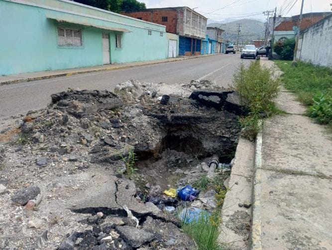 ANZOÁTEGUI | Vecinos del sector Tierra Adentro de Puerto La Cruz exigieron reparación de tramo vial