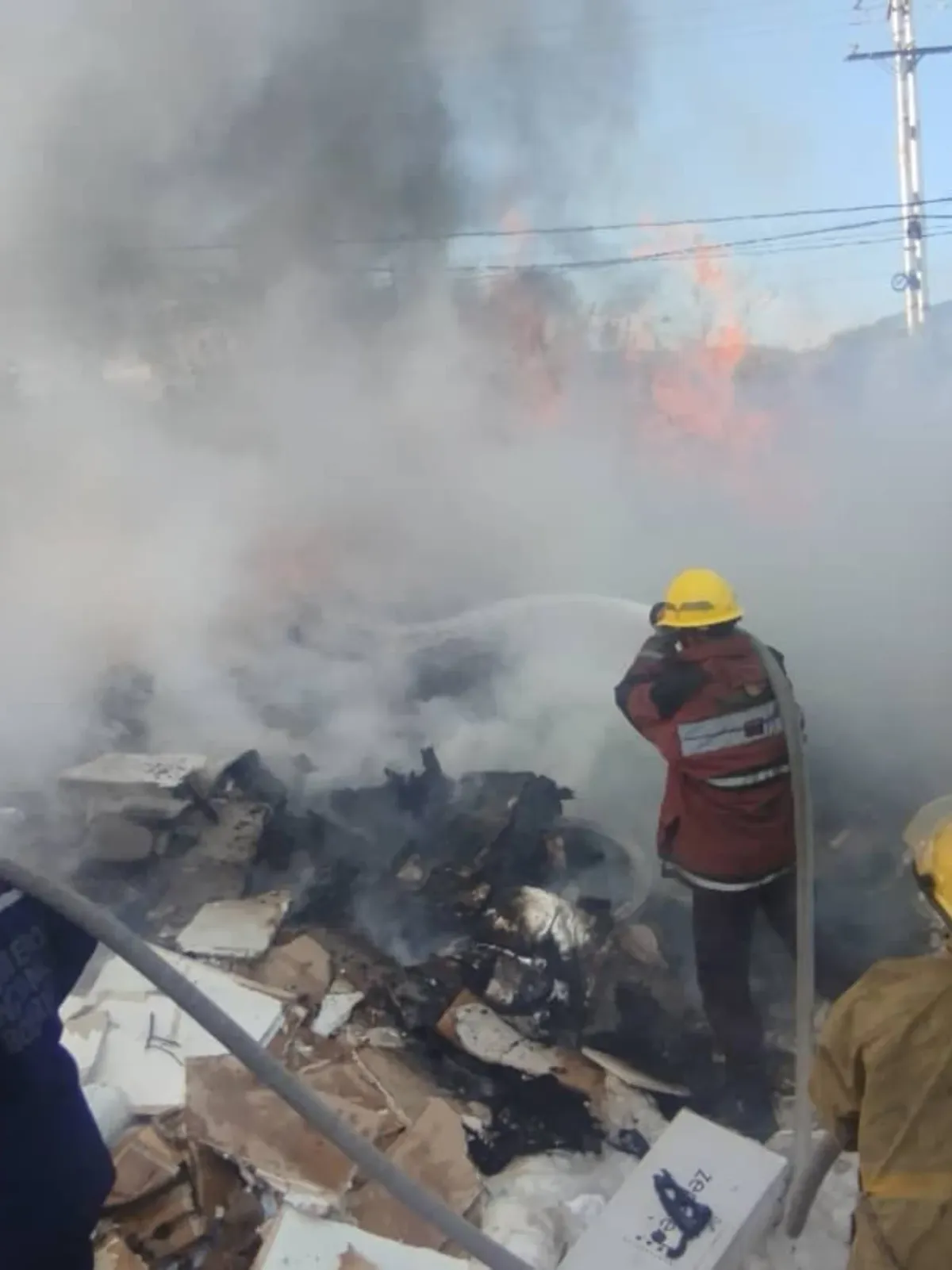 Bomberos de Margarita controlaron incendio registrado en Pampatar