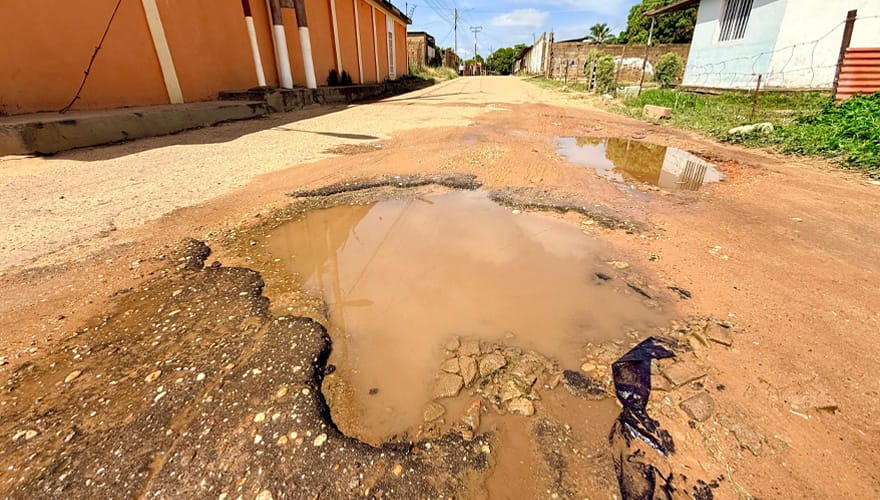 ANZOÁTEGUI | Vecinos y transportistas alertaron deterioro de la calle entre 25 de Mayo y El Merey