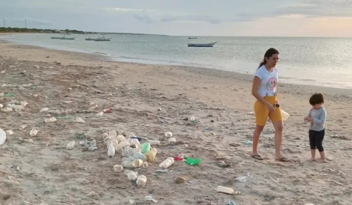 NUEVA ESPARTA | Habitantes de Robledal sanearon playa de la comunidad tras mar de fondo
