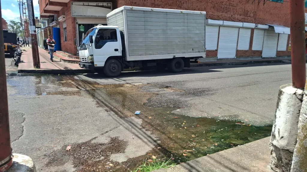 MONAGAS | Habitantes del mercado viejo de Maturín denunciaron desbordamiento de cloacas