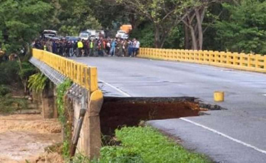 Fuertes lluvias provocaron el colapso del puente El Corozo en Barinas