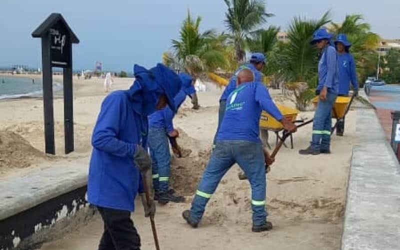 ANZOÁTEGUI | Avance del 70%: autoridades intensificaron trabajos de limpieza tras mar de fondo en Lecheria