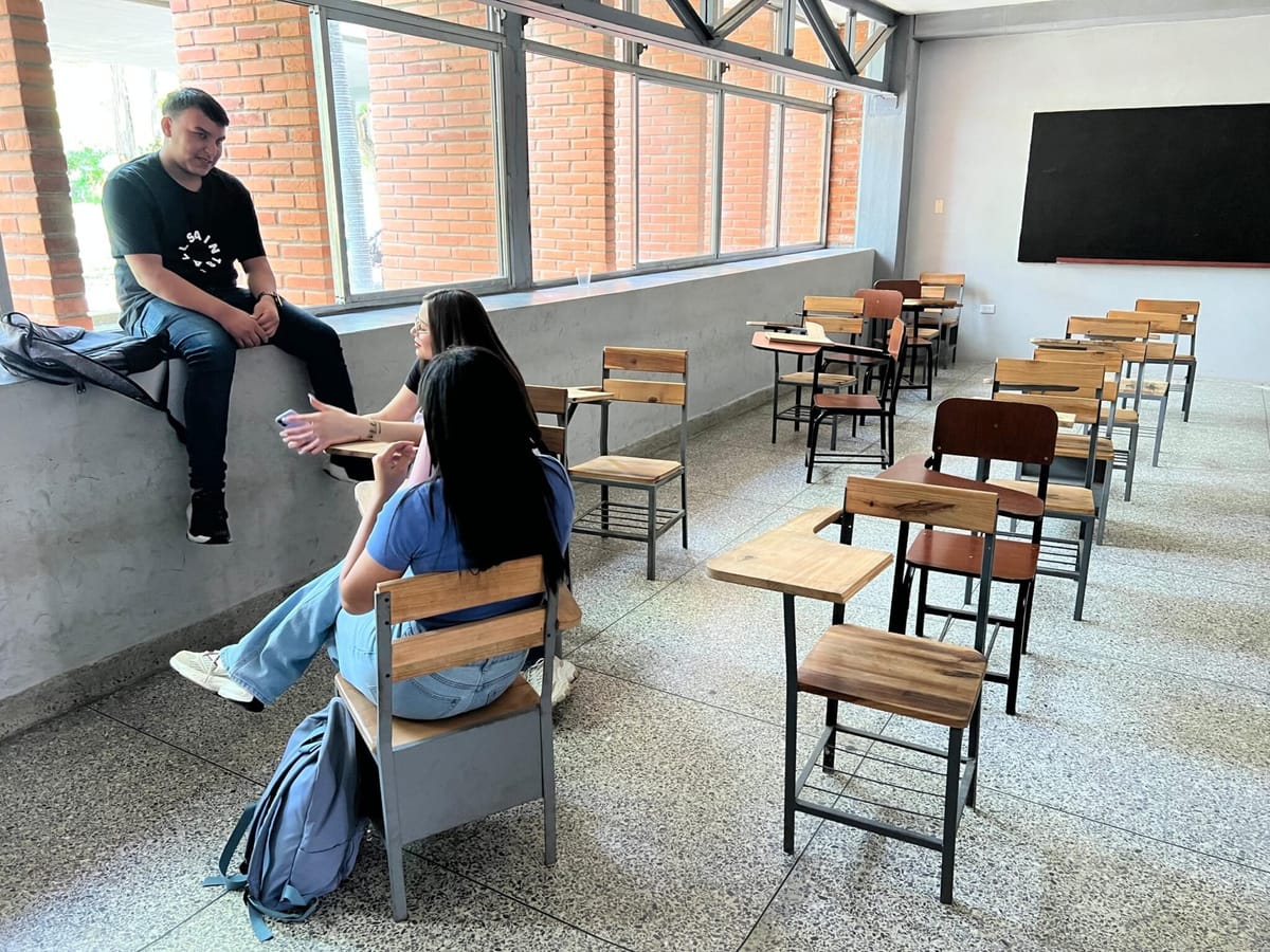 MONAGAS | Déficit de pupitres afecta a más de cinco mil estudiantes de la UDO Monagas