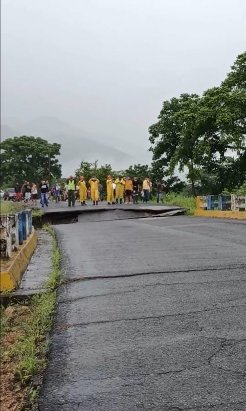 SUCRE | Puente que conecta a Cumanacoa con San Salvador colapsó por fuertes lluvias