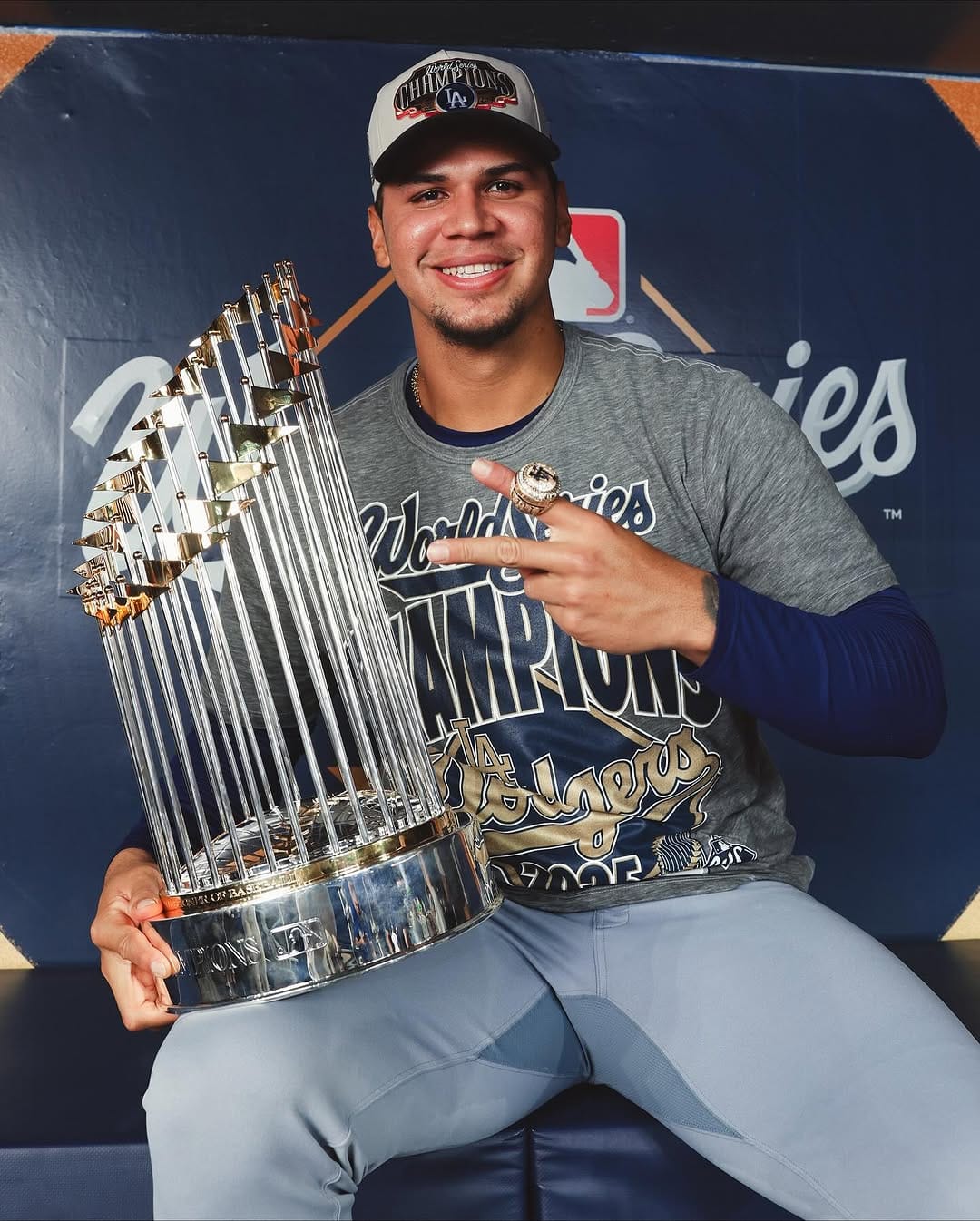 Los Dodgers son campeones de la Serie Mundial: el cumanés Edgardo Henriquez celebra su segundo título