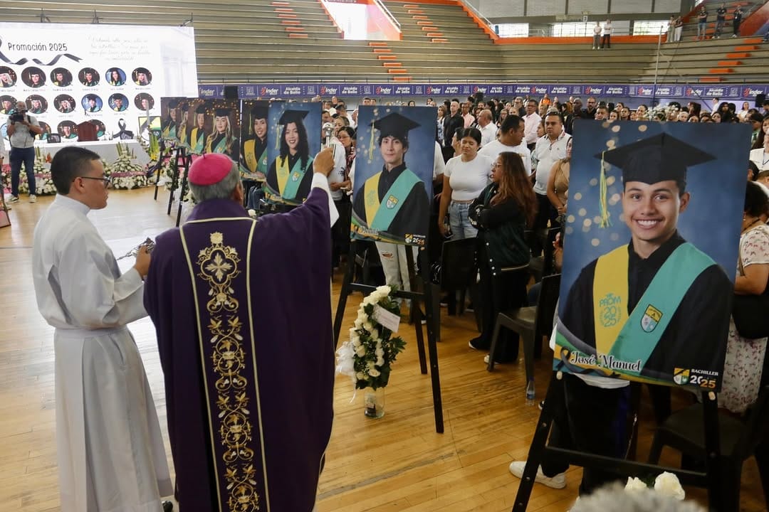 Dieron último adiós a estudiantes fallecidos en accidente de bus en Antioquia, Colombia