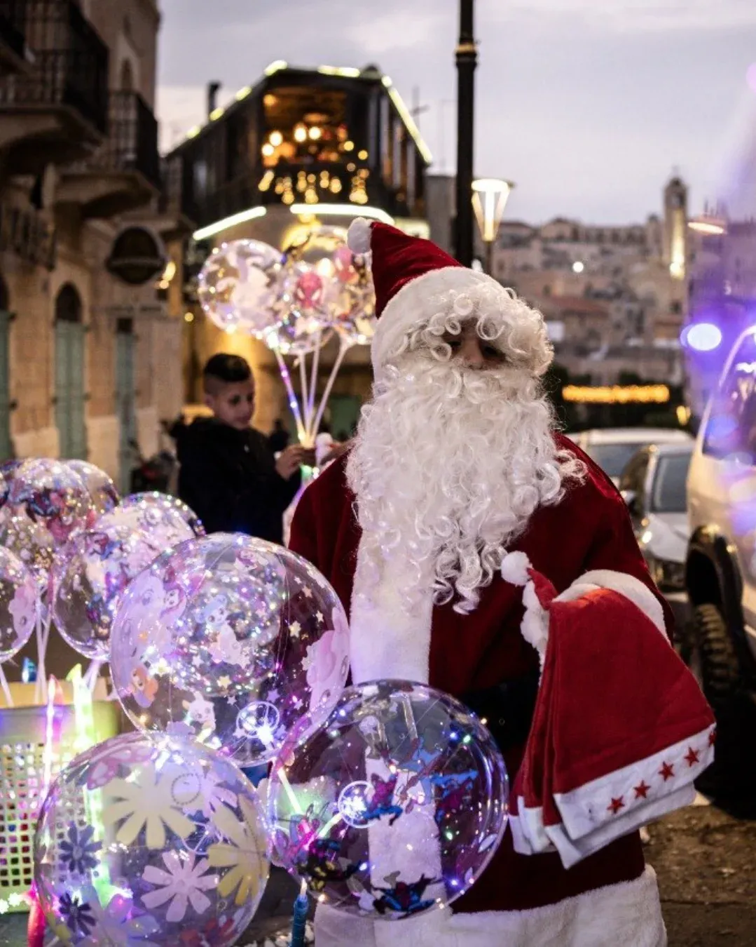 Belén realizó el encendido de la Navidad tras dos años de guerra