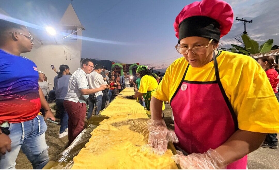 33 metros: Habitantes de Valera elaboraron la hallaca más grande de Venezuela