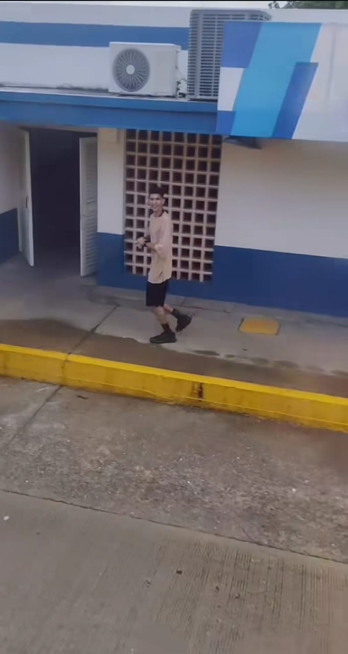 ANZOÁTEGUI | Joven protagonizó emotiva despedida de su familia en El Tigre