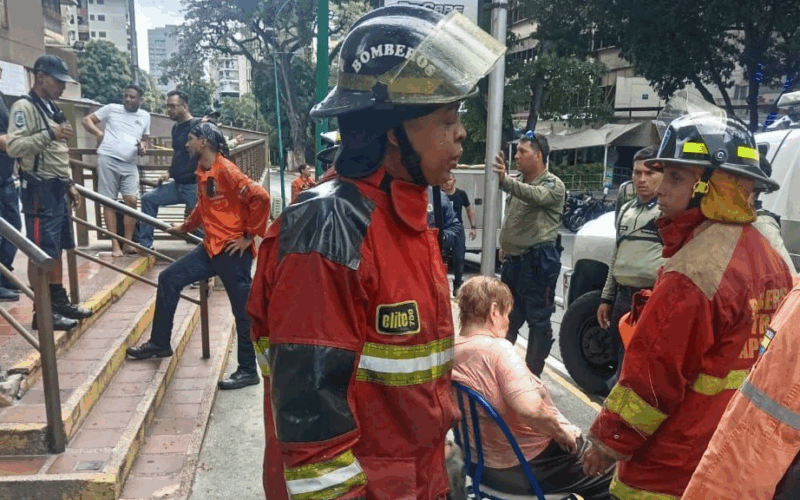 Cuatro hombres heridos por incendio en un apartamento de Chacao
