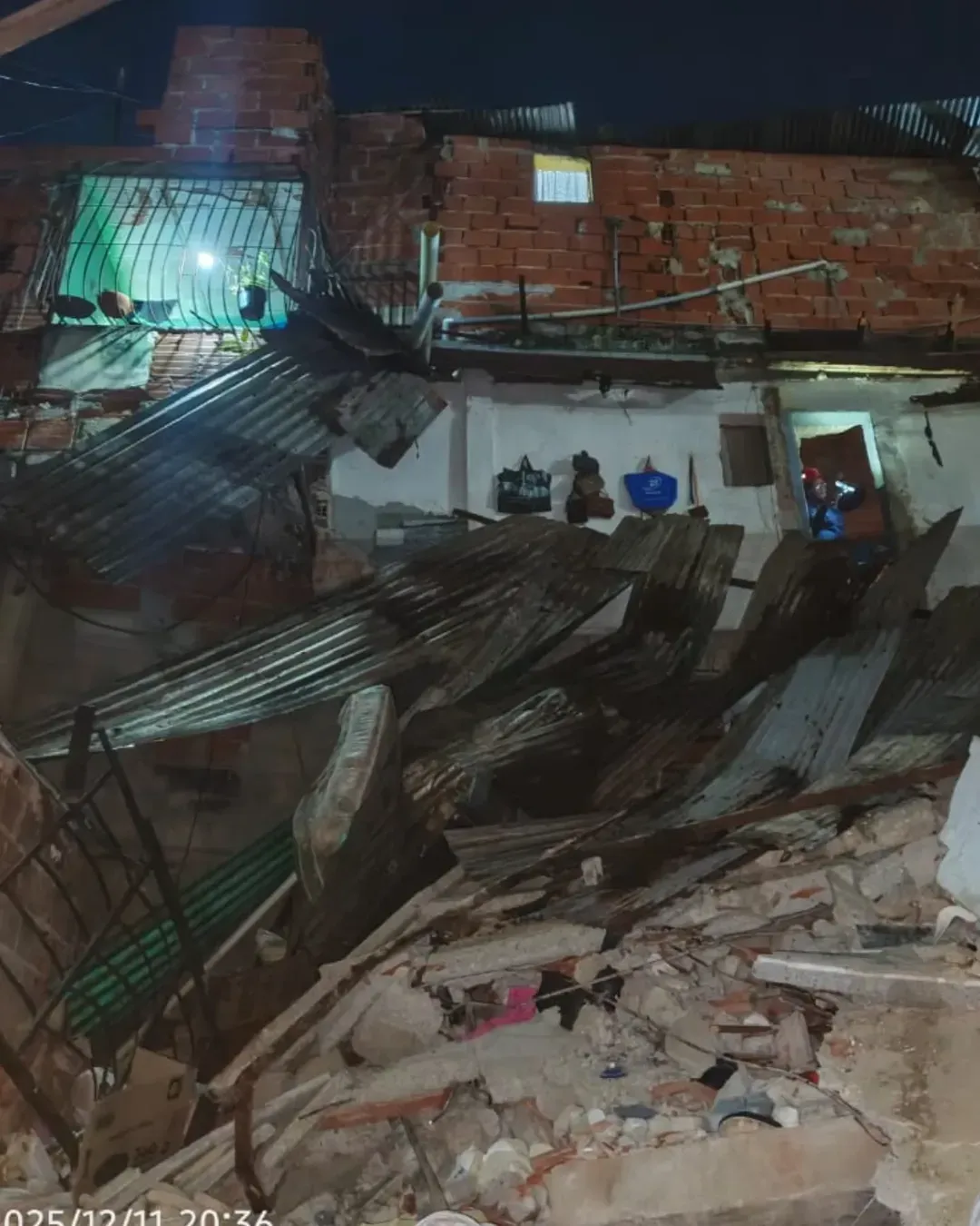 Colapso de vivienda en Caracas dejó un muerto y tres heridos