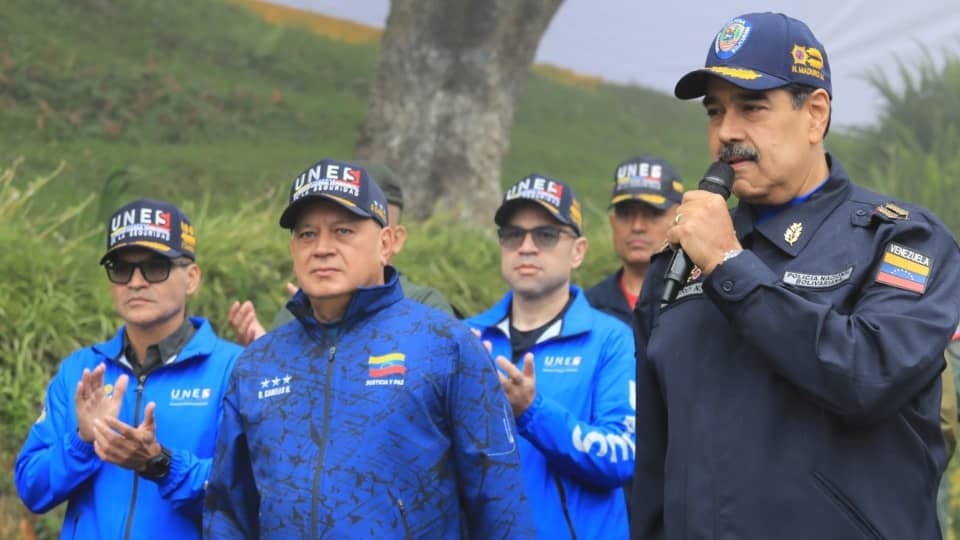 Maduro pidió a los policías estudiar «todas las formas de lucha armada»