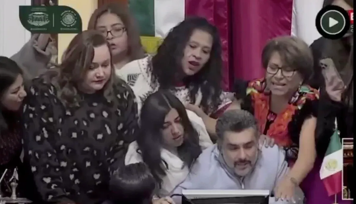 Diputados protagonizaron pelea masiva en Congreso de la Ciudad de México