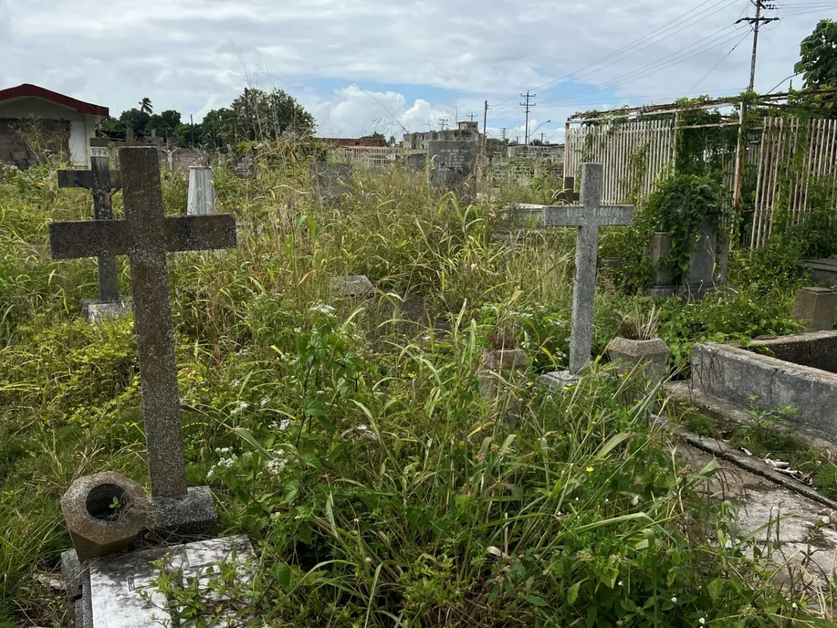 MONAGAS | Usuarios del Cementerio Viejo de Maturín exigieron desmalezamiento y seguridad