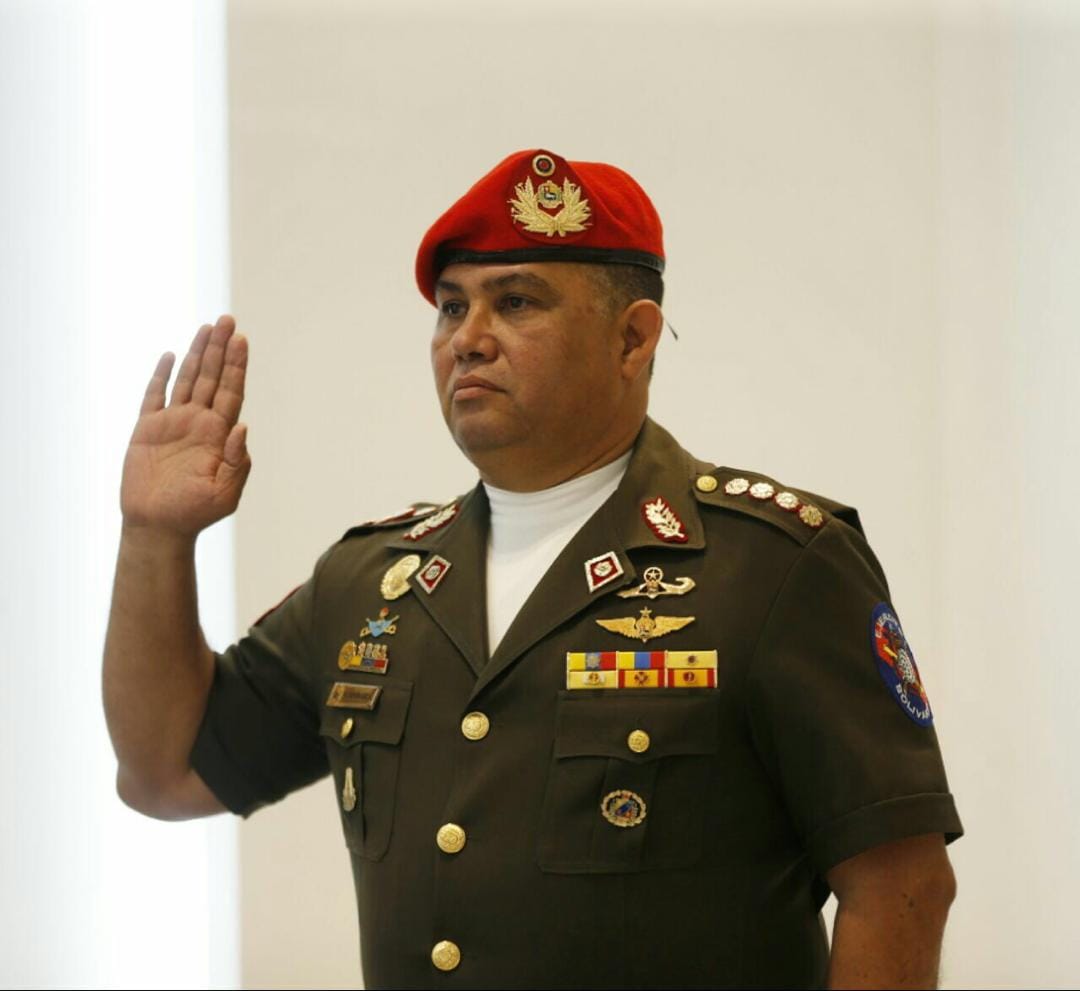 General Gustavo González fue designado como comandante de la Guardia Presidencial
