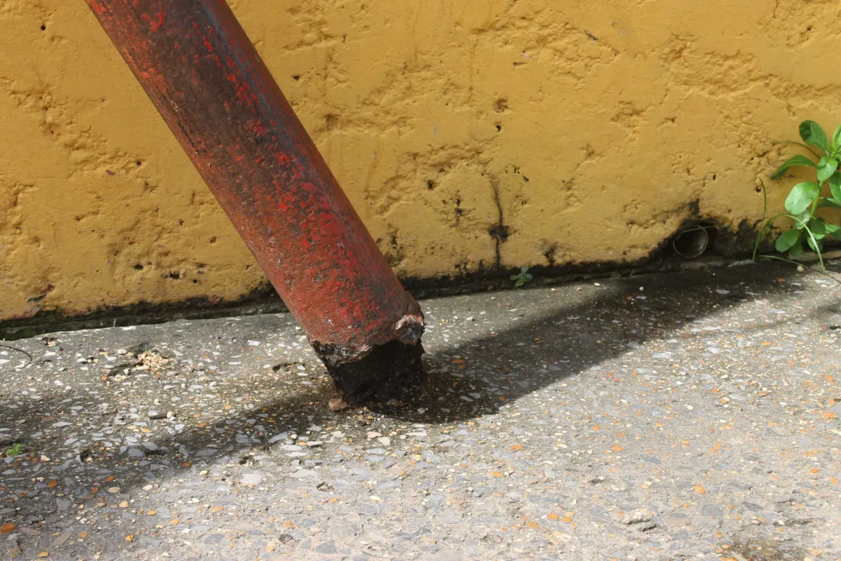 MONAGAS | Habitantes de Los Cortijos denunciaron poste eléctrico en riesgo de colapso