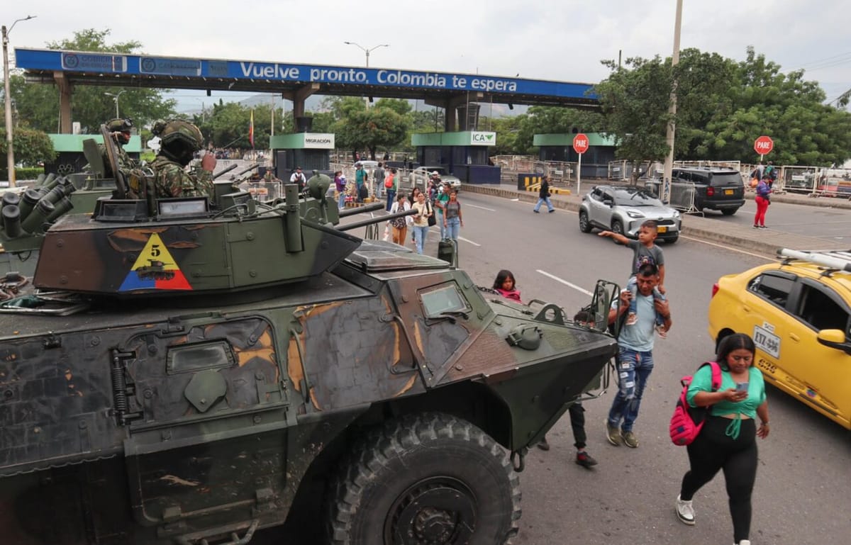 30.000 militares colombianos serán desplegados en la frontera con Venezuela