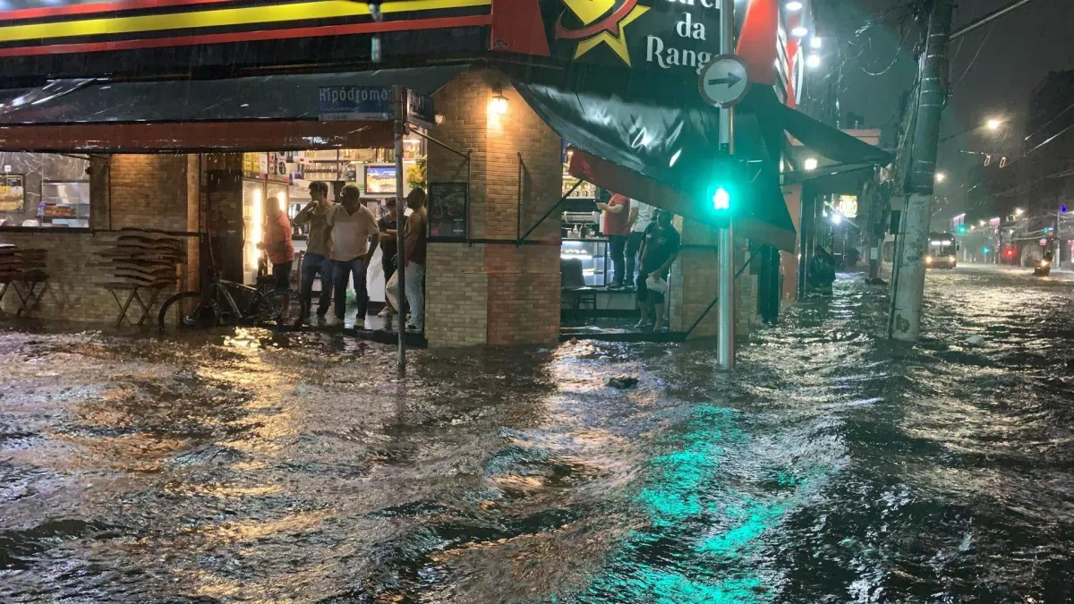 Lluvias torrenciales e inundaciones han dejado 36 muertos y 700 evacuados en Brasil