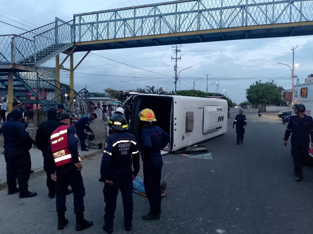 Conductor murió tras sufrir un infarto y volcar el autobús que conducía en el estado Zulia